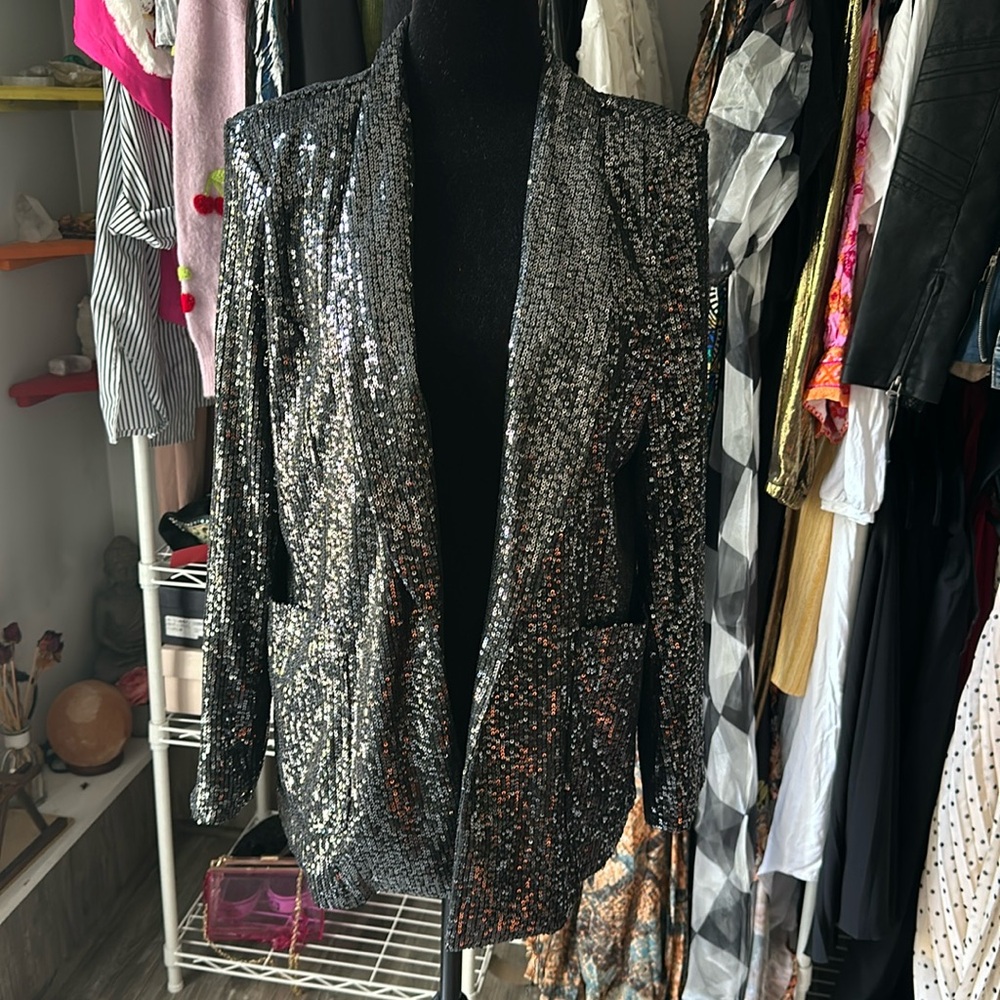 SOLD !! Black sequin blazer with shoulder pads, size medium
